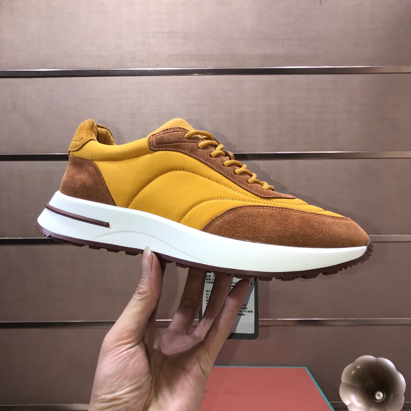 Men's shoes 💰600💰[𝐥𝐨𝐫𝐨 𝐏𝐢𝐚𝐧𝐚] lp classic loafers, an Italian treasure brand, the only brand that can match Hermès! Only after wearing it do we realize that we cannot let down our feet. The upper is imported cashmere, the lining of water-dyed cowhide ➕ the cowhide feet, the official original glass rubber outsole, and the pendant. Exclusive original packaging (tag ➕ brand paper ➕ outer box ➕ hand bag) code number: 38-45